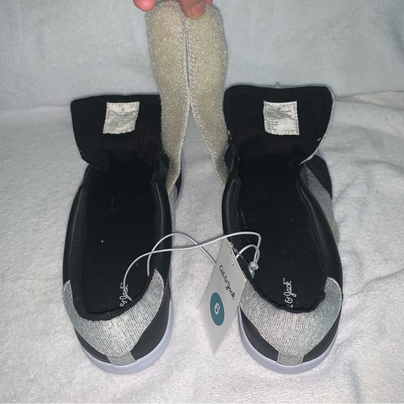 Girl’s 6 / Women’s 7.5 CAT & JACK Heather Gray / Black Slip On Fashion Sneakers - Picture 12 of 14